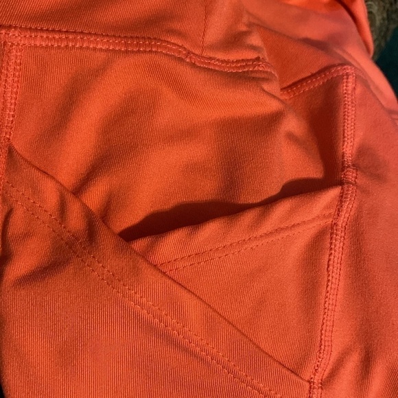 Leggings by So. Pockets on sides. Size Medium - Picture 5 of 5